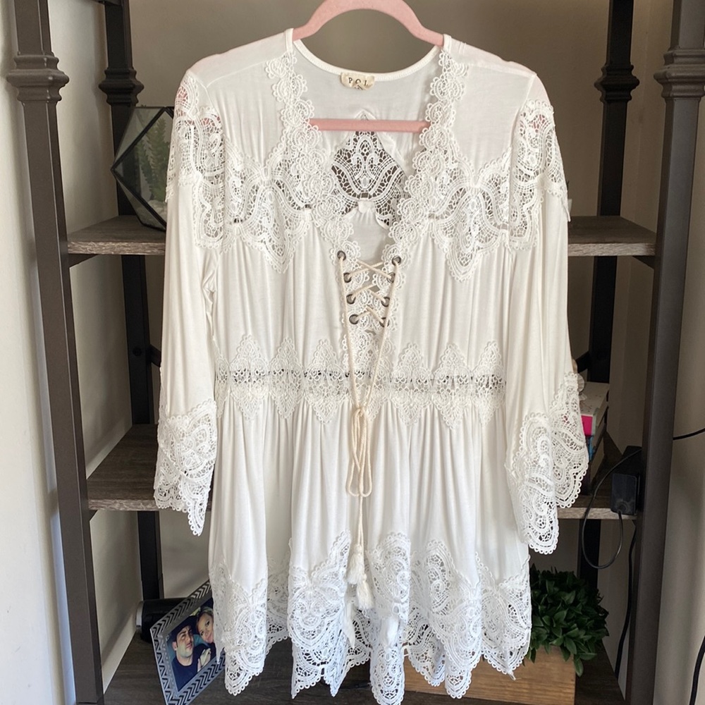 POL Gorgeous White Blouse size Large